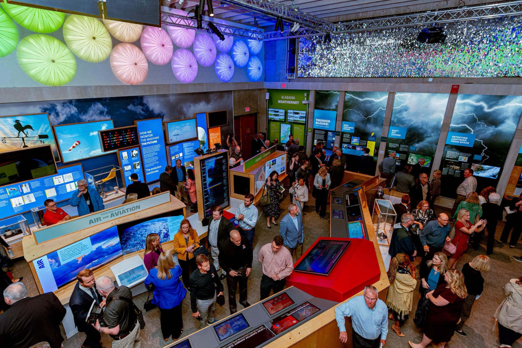 Opening night crowd on the exhibit floor